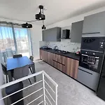 Sea Breeze Duplex Deluxe Penthouse 아파트