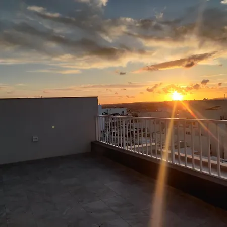 Sea Breeze Duplex Deluxe Penthouse *