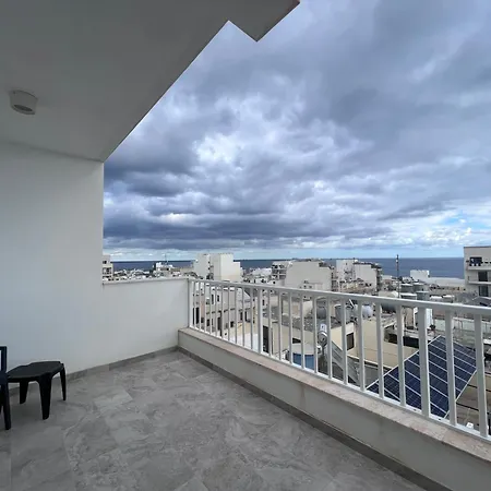 Sea Breeze Duplex Deluxe Penthouse * Марсаскала