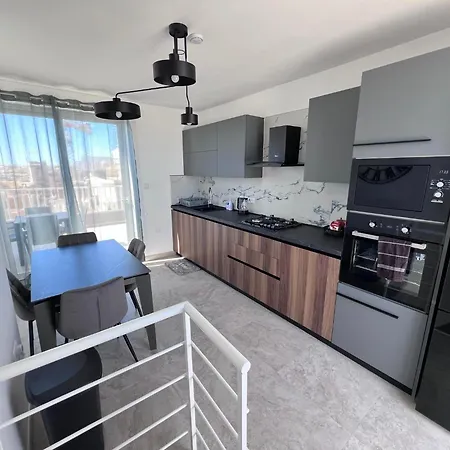 Sea Breeze Duplex Deluxe Penthouse Lägenhet